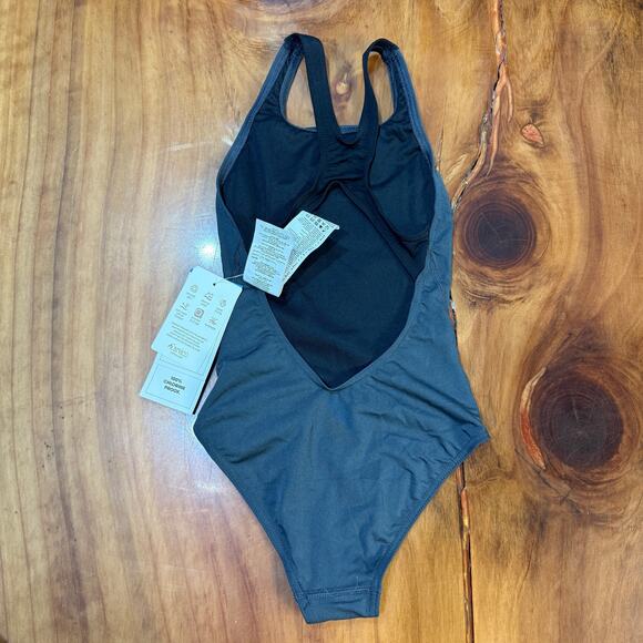 NEW Arena Women's Bathing Suit USA 24 Swim Pro Team One Piece Competition - Picture 2 of 7